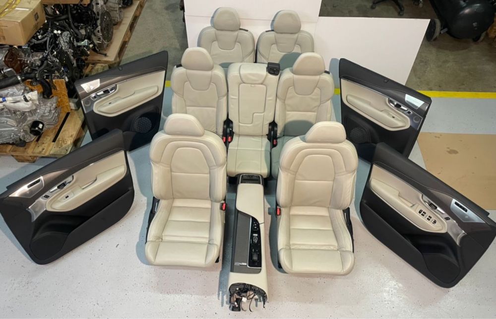 Interior R Design Volvo XC90 2020 Full electric cu incalzire,complet!