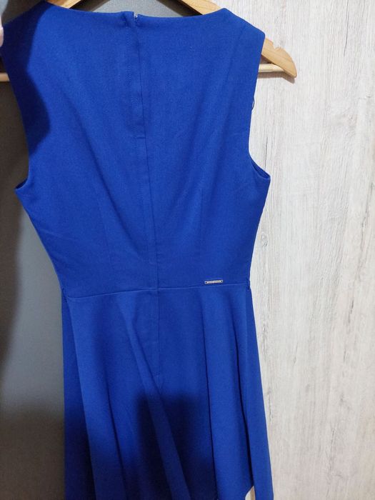 Синя рокля по тялото