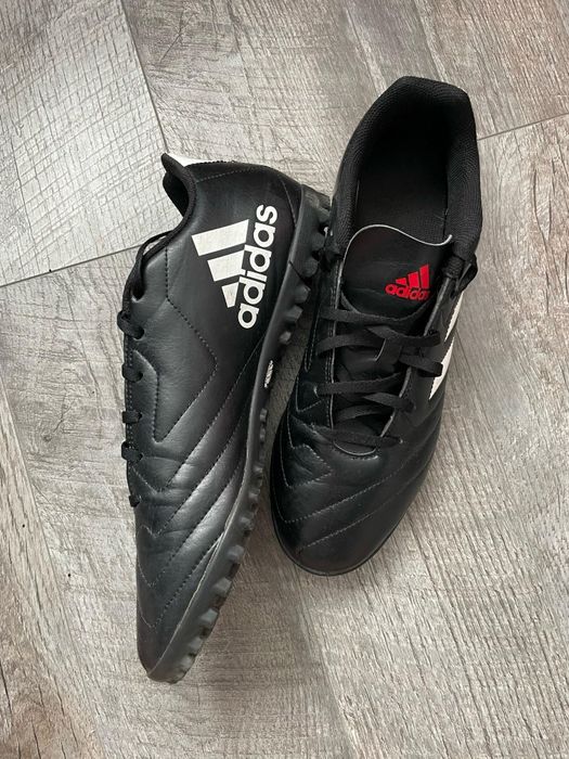 Ghete fotbal sintetic Adidas mărimea 47 1/3