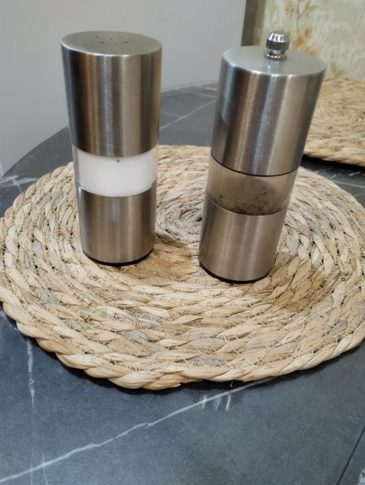 Продам набор для соли и перца горошком