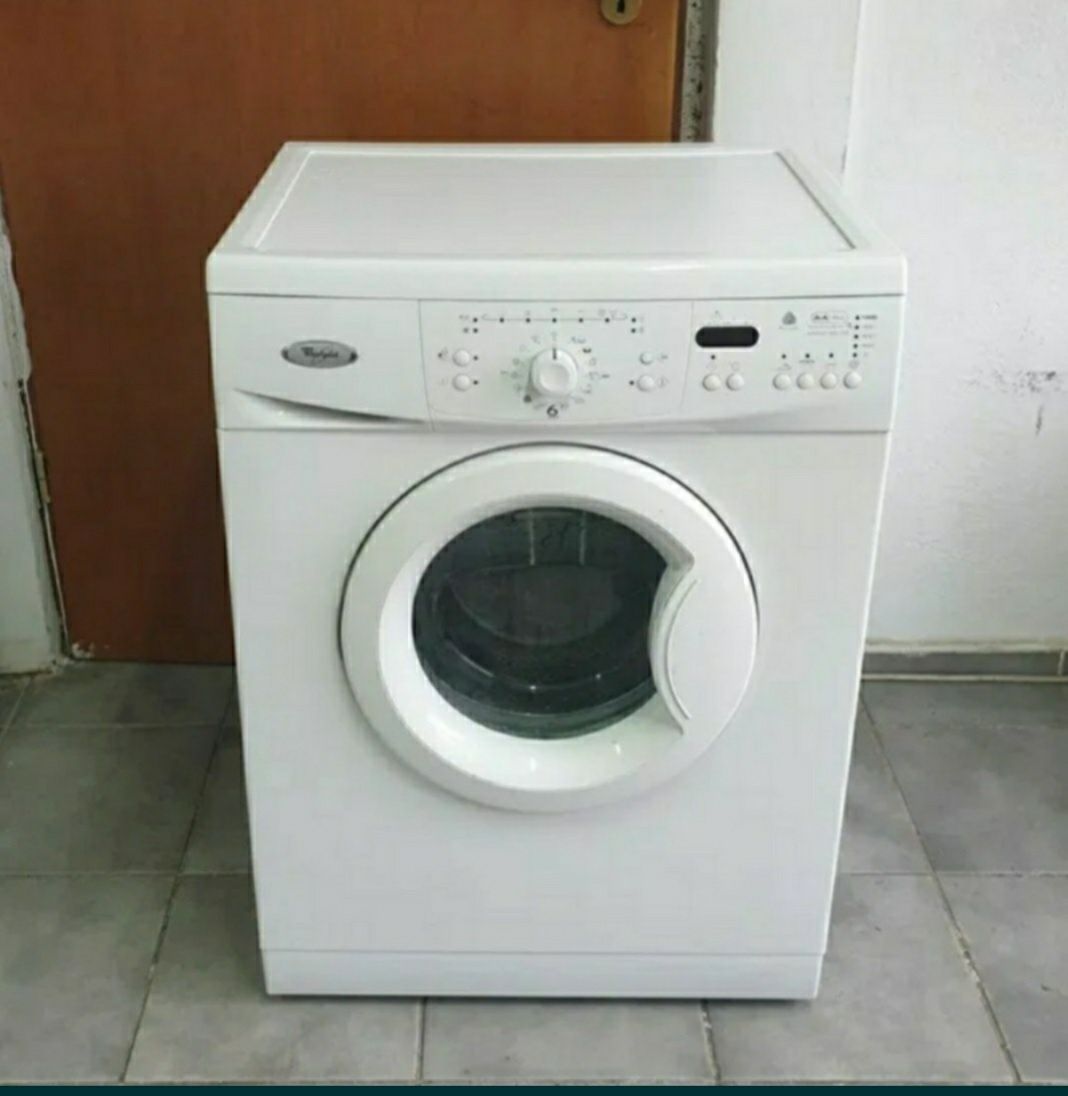 REDUCERE 100 LEI. Masina de spălat rufe Whirlpool  / wcsb 63711 A++