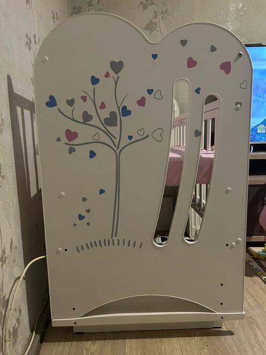 Детская кроватка с маятником и новым матрасом