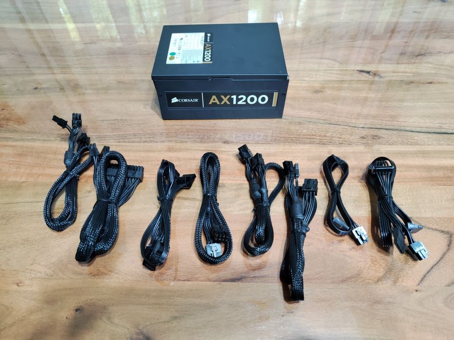Продавам работещо захранване Corsair Professional Series Gold AX1200