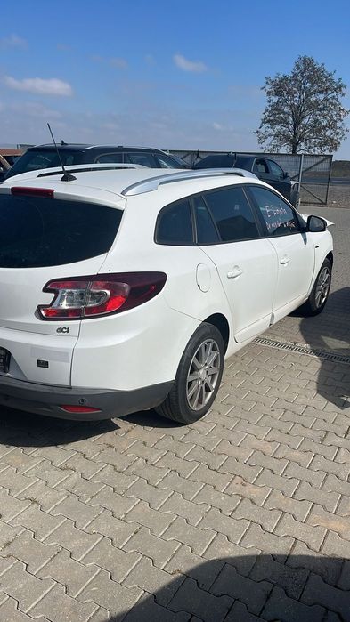 Dezmembram Renault Megane 3 1.5 din 2015