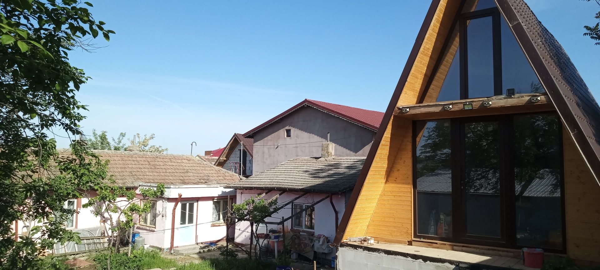 Casa Tip A-frame +  Casă bătrânească ultracentral!