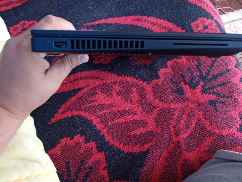 Vând laptop Dell