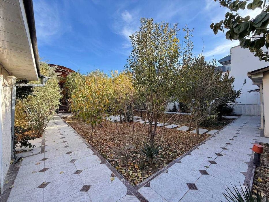 Продаётся дом в центре города 10 соток со всеми удобствами ТОРОПИТЕСЬ