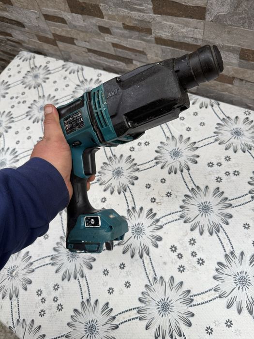 Акумулаторен перфоратор Makita DHR182