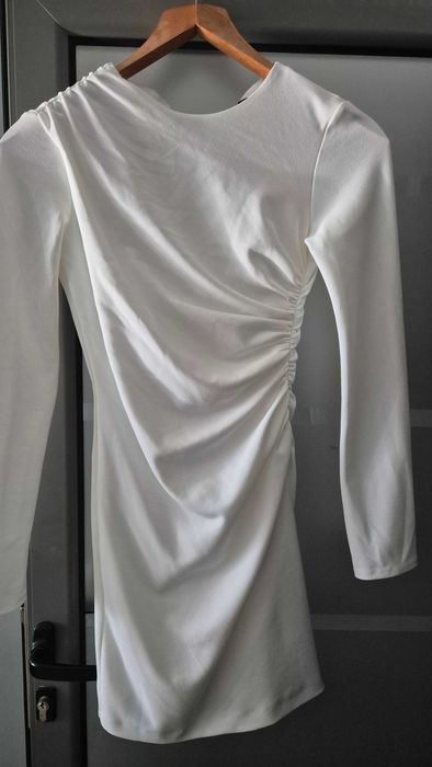 Продавам бяла рокля ZARA