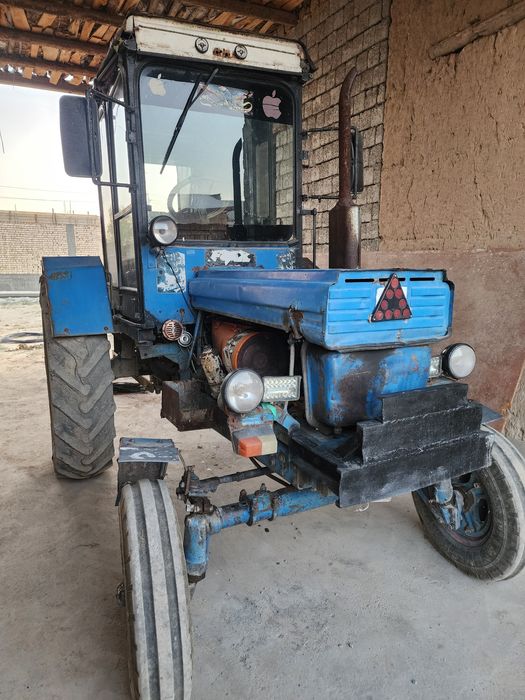 Traktor sotiladi