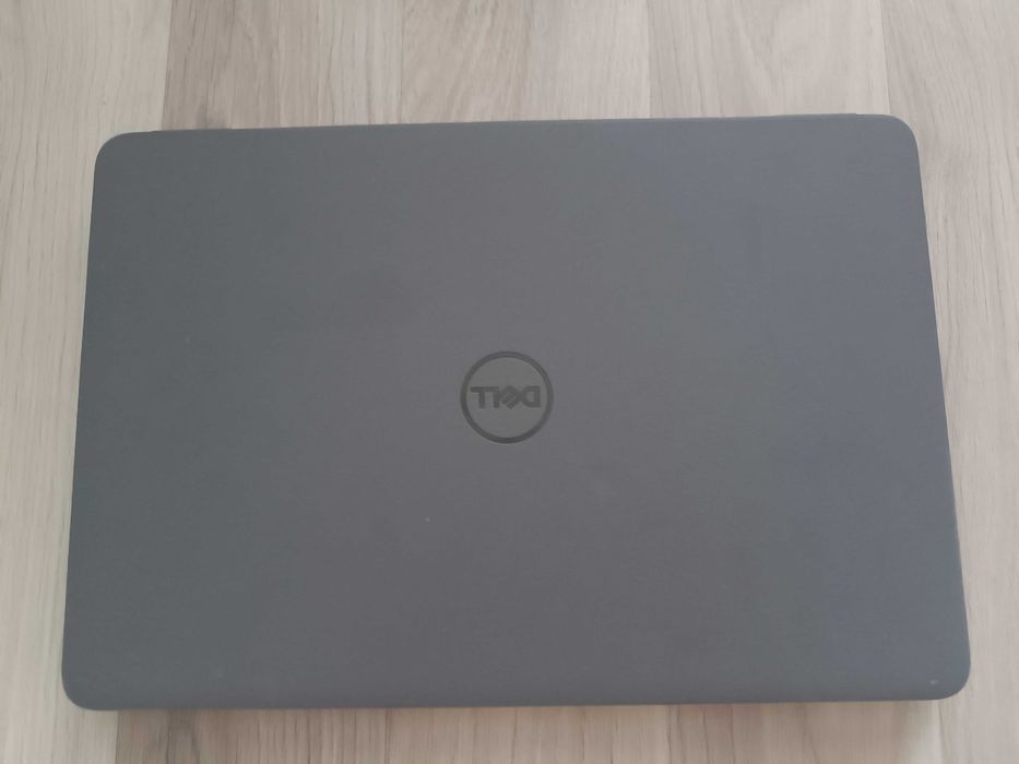 Нов лаптоп "Dell"