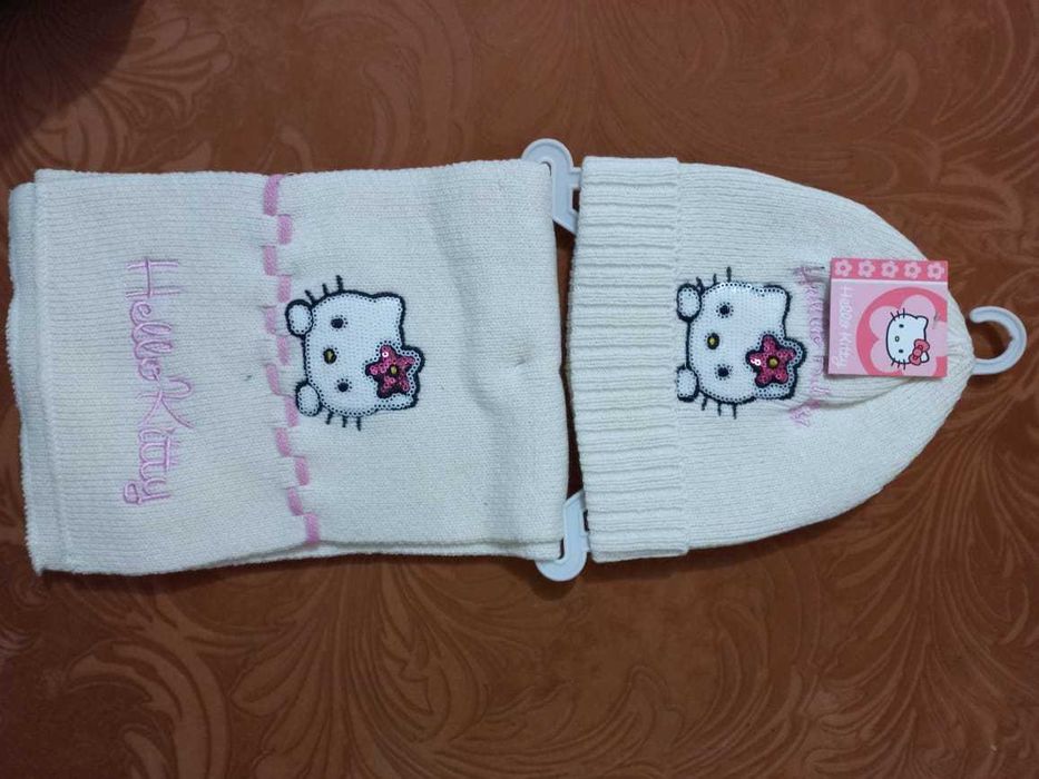 Новый  набор шарф и шапочка Hello Kitty