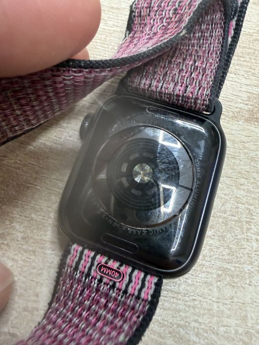 Apple iWatch 5 спукано стъкло