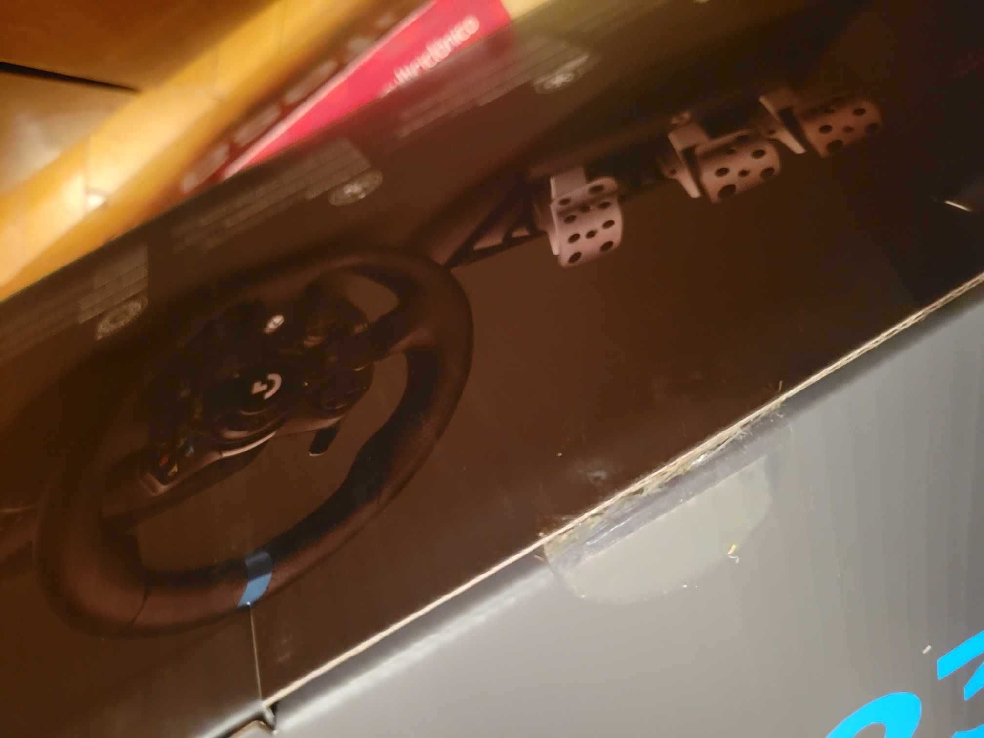 Геймърски волан с педали Logitech G923 за PC и XBOX - нов, гаранция