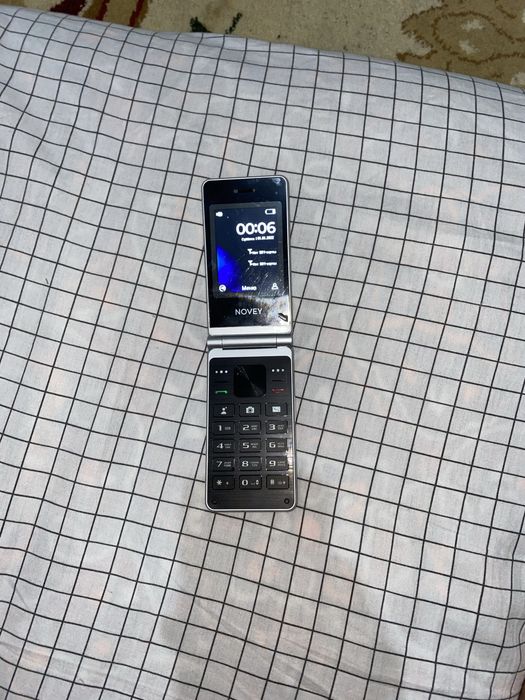 Продается телефон novey s 77