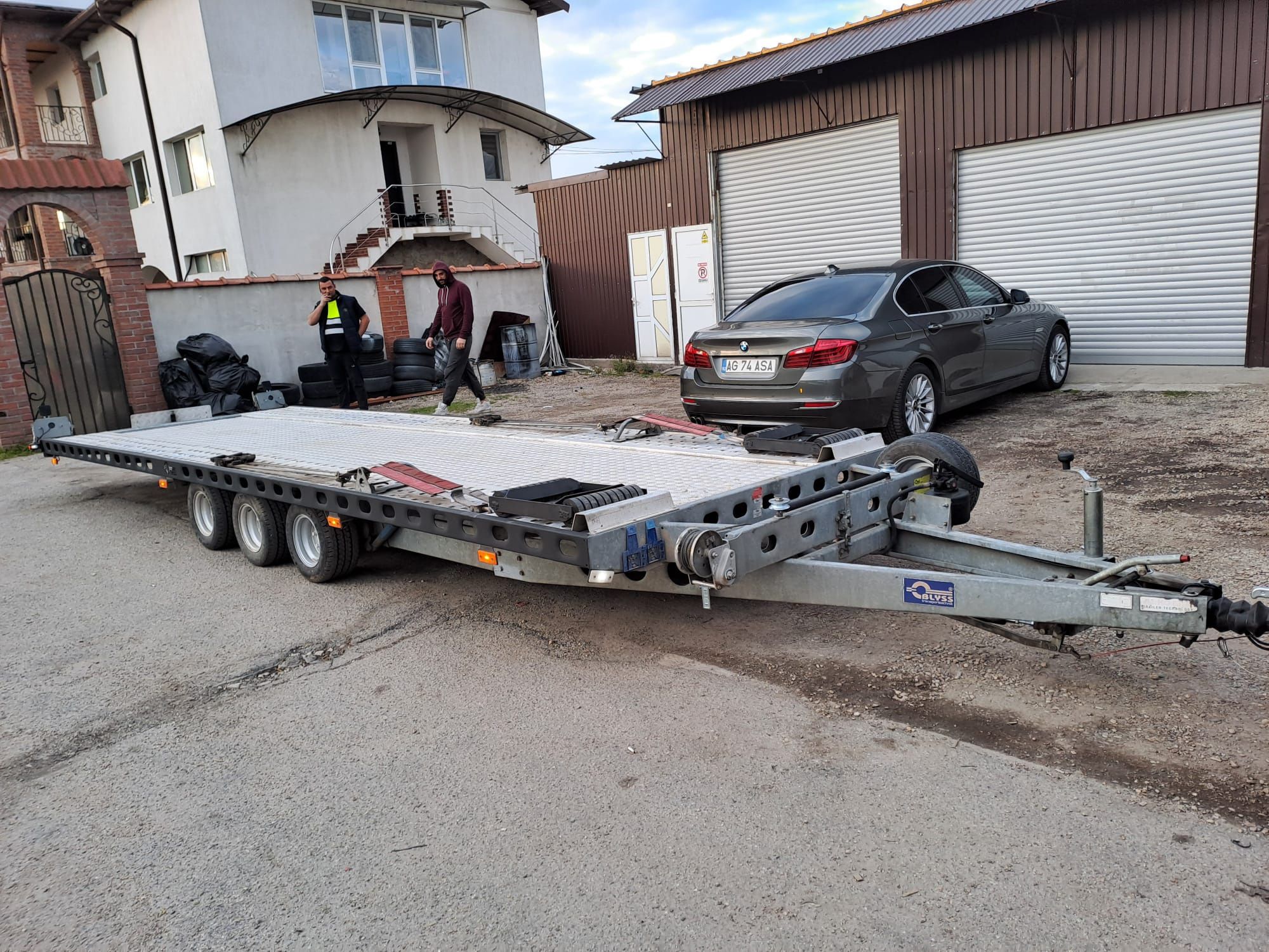 Platforma auto 3 axe rabatabila / basculabila hidraulic / trailer 6 m