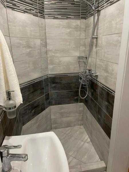 Дава се под наем Двустаен апартамент в Бургас, Център - 55 кв.м за 408 € - Снимка #4