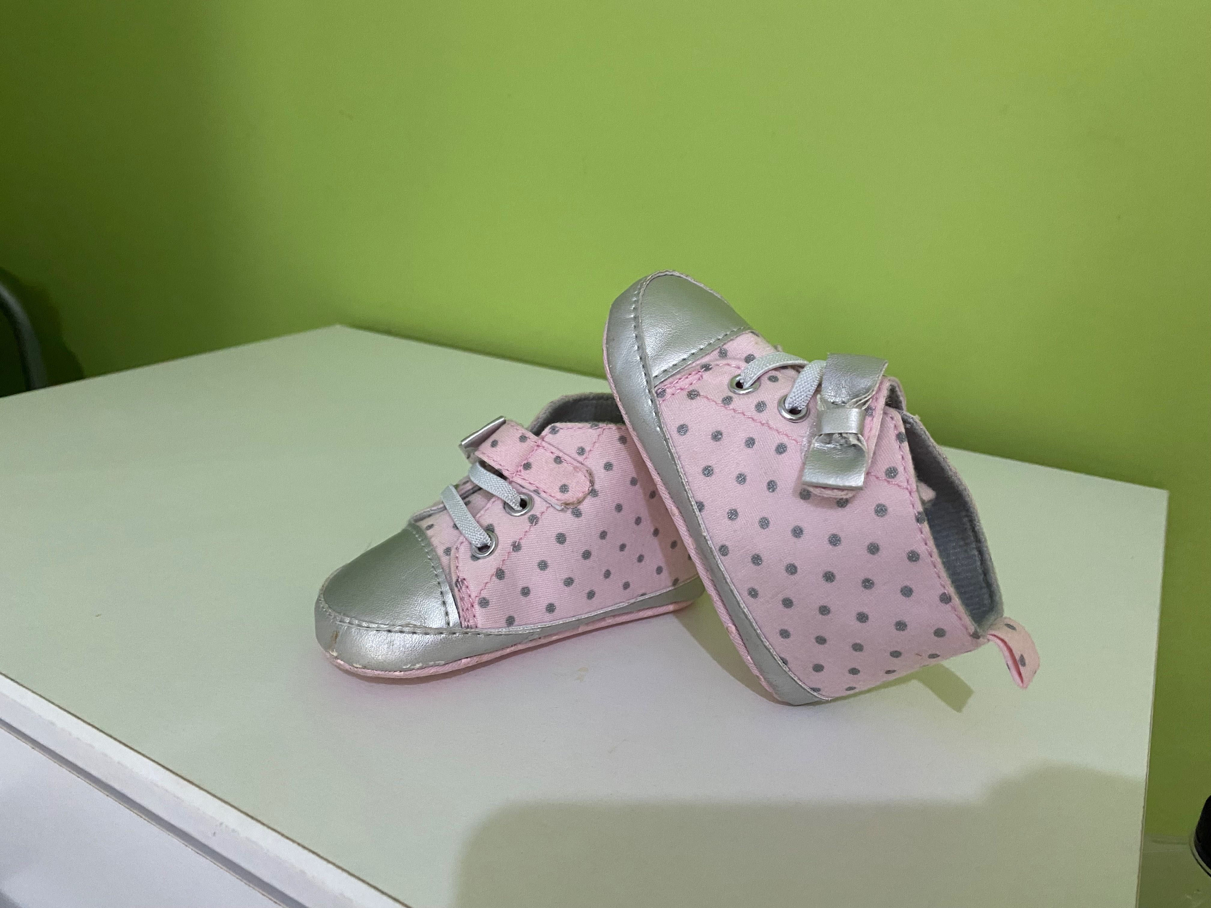 Papucei și sandale fetița