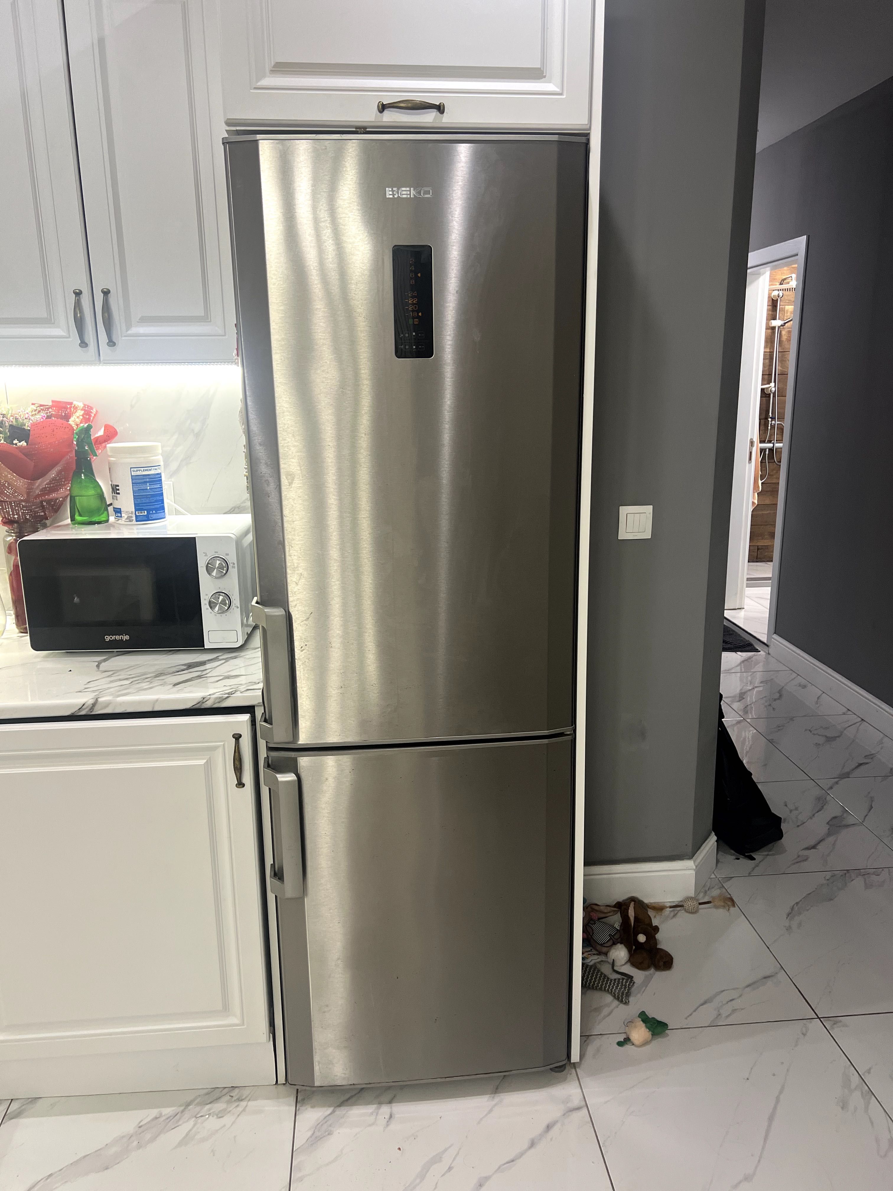 Хладилник BEKO, сив цвят