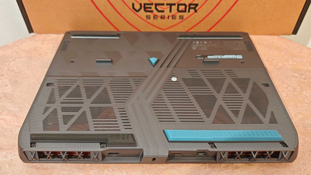 RTX 5080 16GB/Core Ultra 9 275HX/32GB RAM/1TB/MSI Vector 16HX/Гаранция