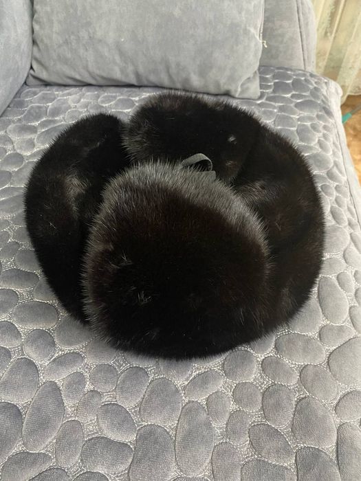 Продам норкавую шапку ушанку алмазно чёрного цвета в отличном состояни