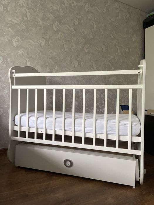 Кроватка с маятником