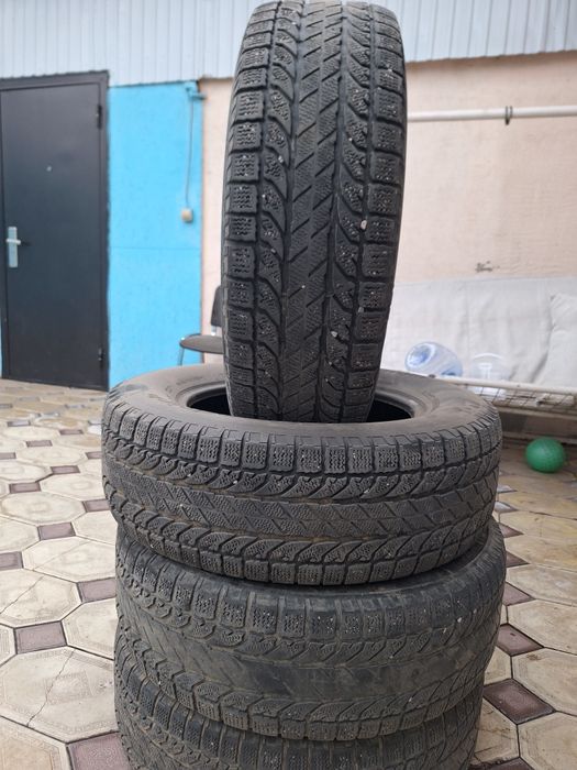 Продам резину 17 размера