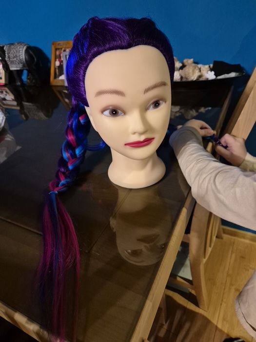 Manechin practica coafor