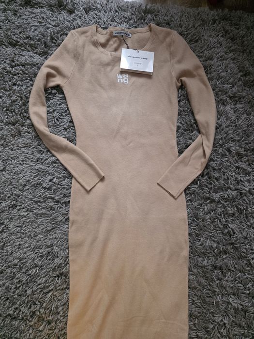 Чисто нова уникална рокля wang  С размер