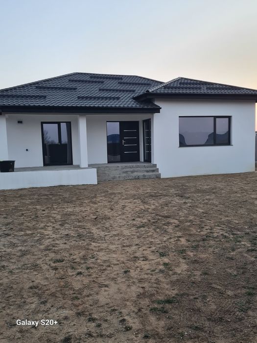 Casă de vanzare pe parter zona metro