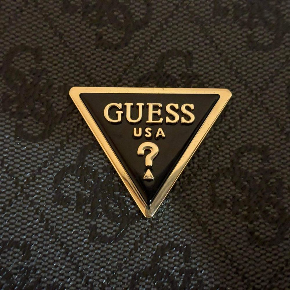 Чанта на Guess