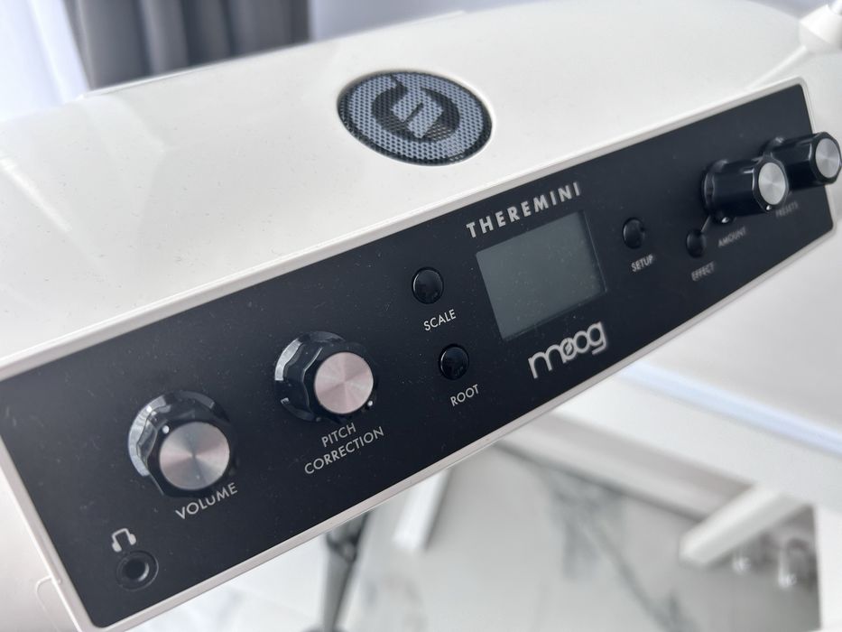 Theremin Moog Sintetizator monofonic digital (NOU)