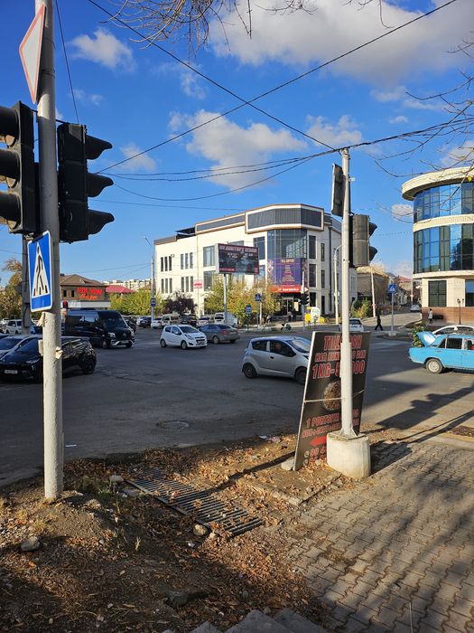 Под нежилое 2х ком.квартира