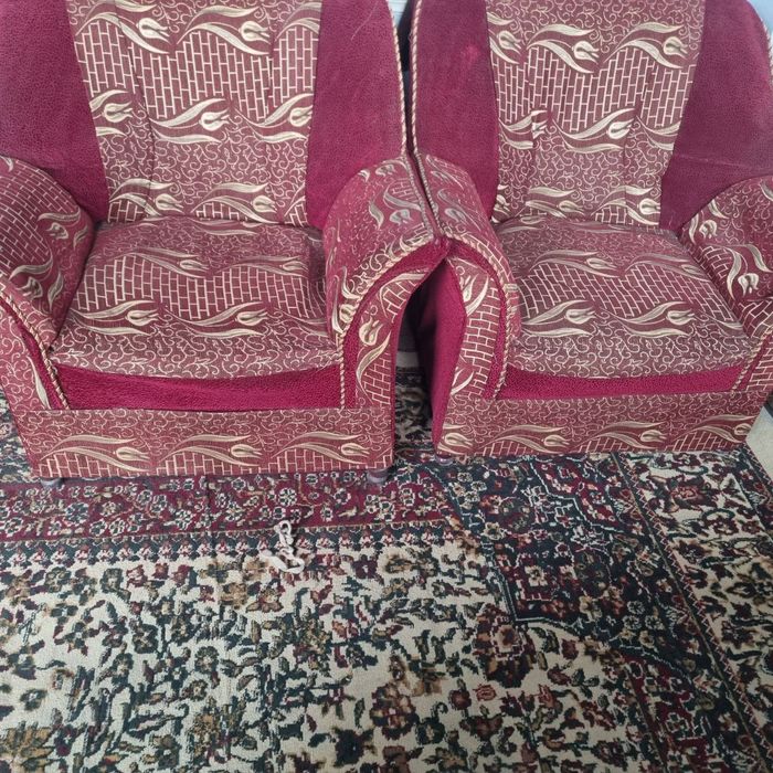 Divan va 2ta kreslo sotiladi!!!