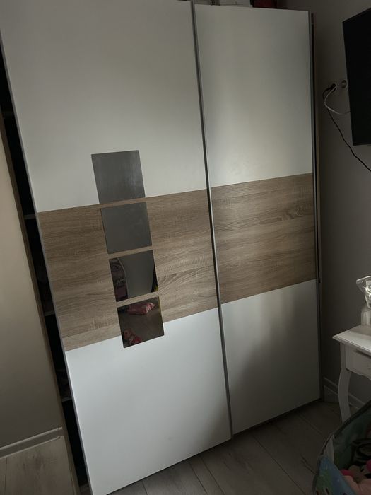 Dulap haine  , stare foarte buna