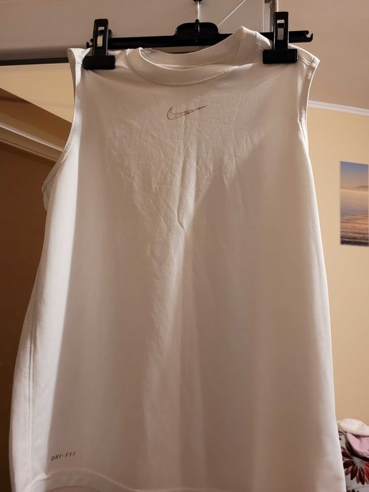 Vand tricou/maieu Nike, marimea M, alb