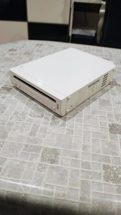 Nintendo wii в отлично състояние с 13 игри и много аксесоари