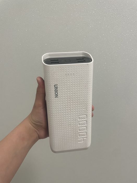 Продам внешний аккумулятор Union (белый)