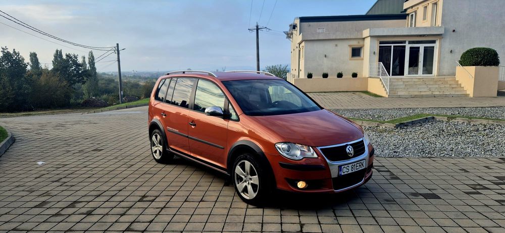 Vând vw touran cross