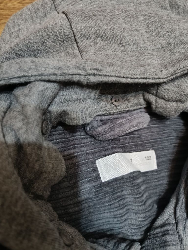 Сива спортна риза Zara,яке с качулка и кафяв панталон