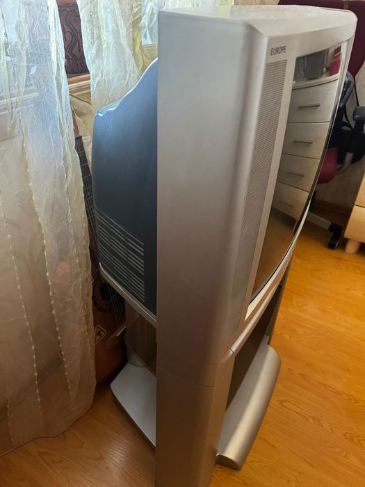 Телевизор Витязь на подставке, в рабочем состоянии