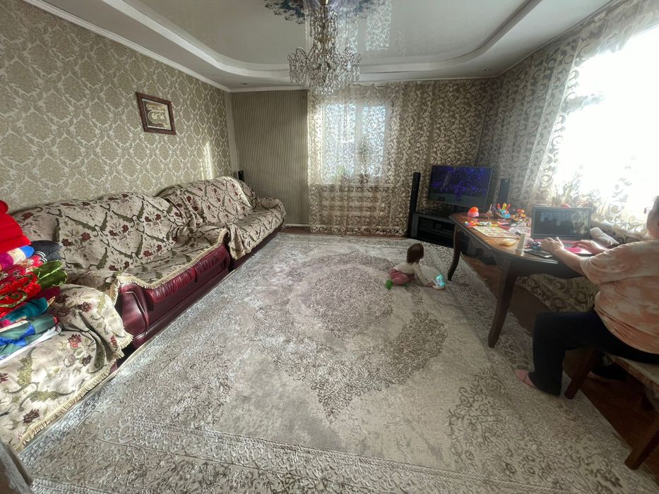 Сдаётся большой, тёплый, благоустроенный  дом.