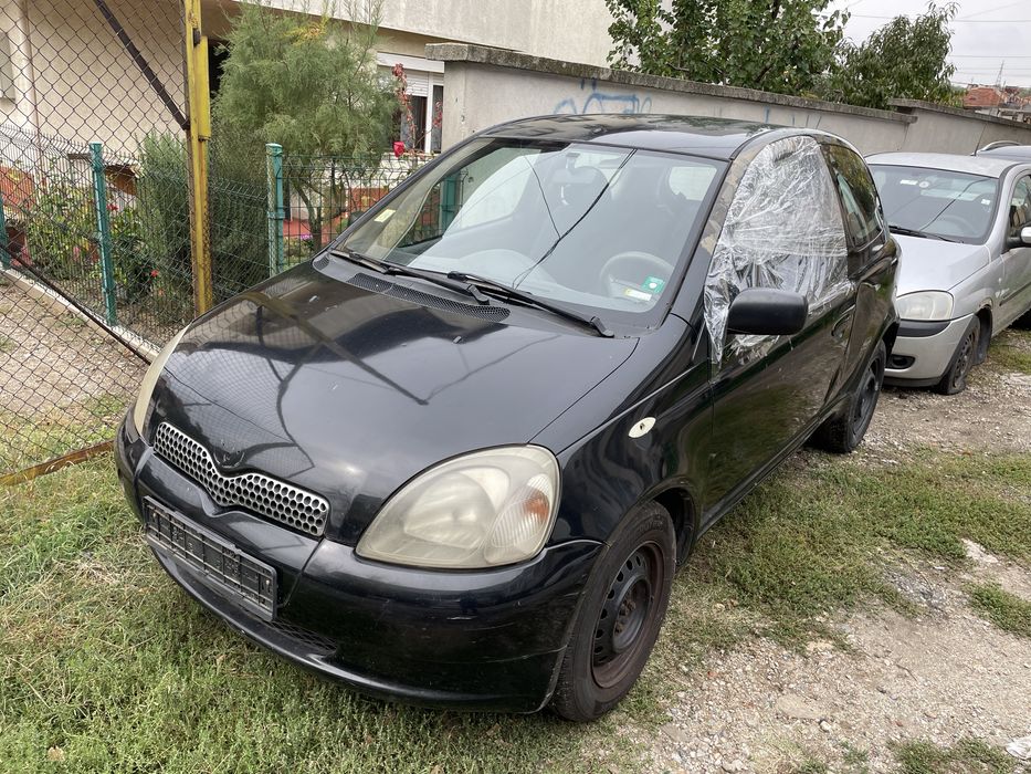 Тойота Ярис на части