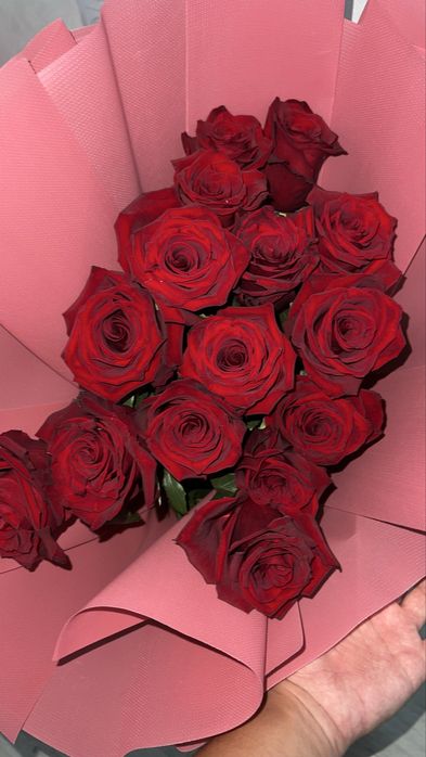 Красные розы Цветы