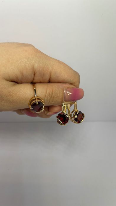 Продам золотой набор ( кольцо,серьги) новые!