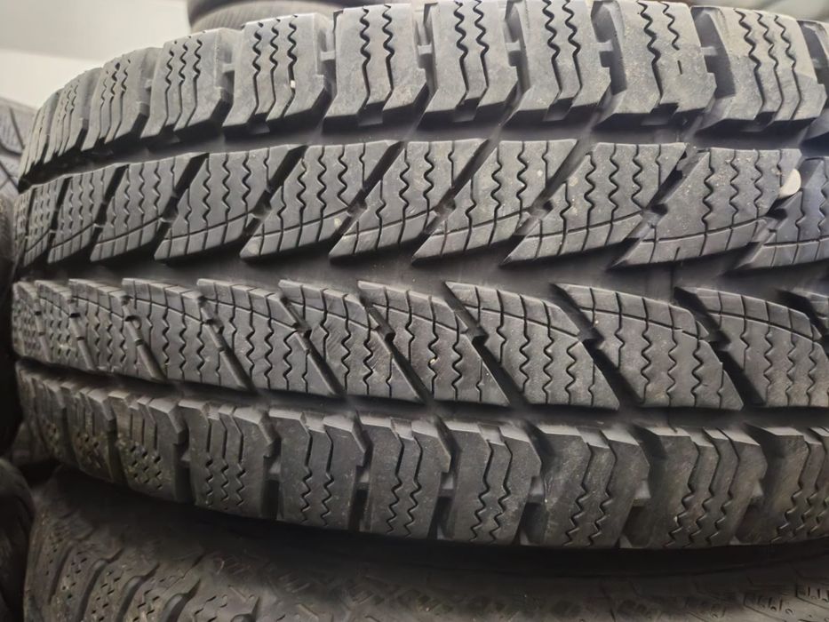 4 anvelope iarna Uniroyal 205 70 15C ca și noi