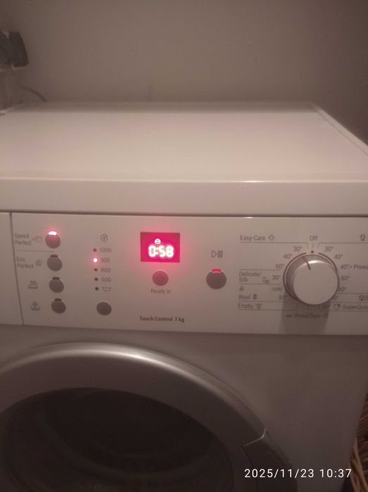 Продавам пералня Bosch