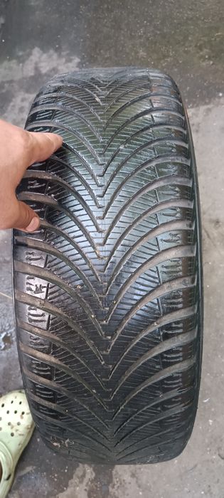 215/60/R16 Jante tablă GM + anvelope:Opel (două bucăți)Motorină