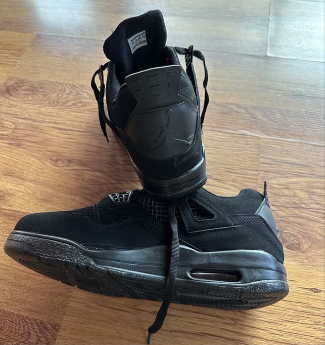 Мъжки,зимни кецове Jordan в черно,обърната кожа