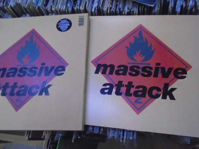 двойной  Винил  пластинка  Massive  attack  (Europe)